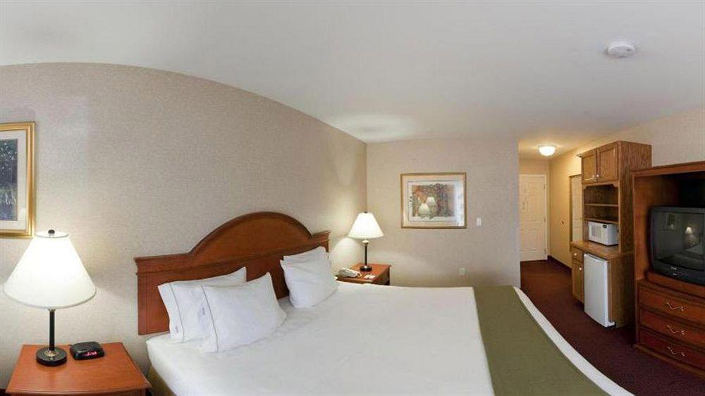 Express & By Ihg
